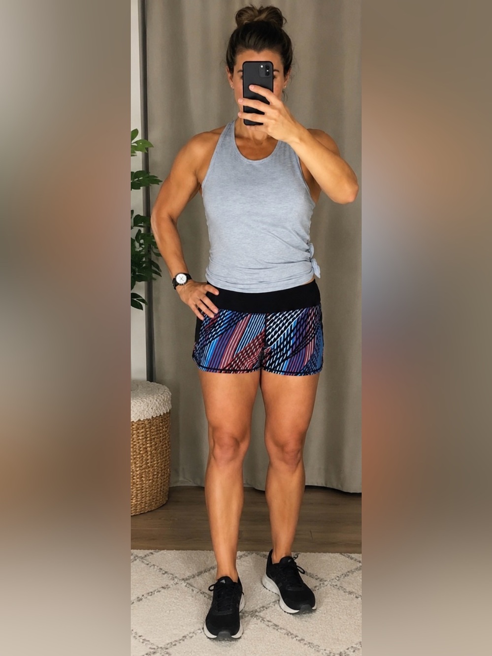 569 Athleta Mosaic Ready Set Go Running Shorts Blue Red Geometric Print Small